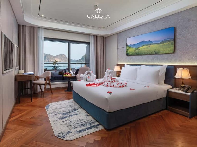 2D1N Halong Bay 6-Star Cruise: Fine Dining, Cave & Kayaking - Service, timing, and the human side of the cruise