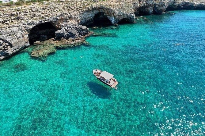 3 Hour Group Tour by Boat to the Caves of Santa Maria di Leuca - What the captain adds to the experience