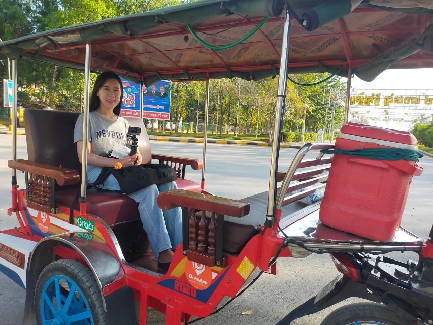 A Day TukTuk Bambootrain, Banan, Killing & Bat Caves, Sunset - Climbing 358 steps to Wat Banan