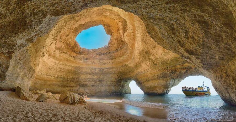 Albufeira: 2.5-Hour Benagil Caves & Dolphin Watching - Comfort, seating, and motion on board