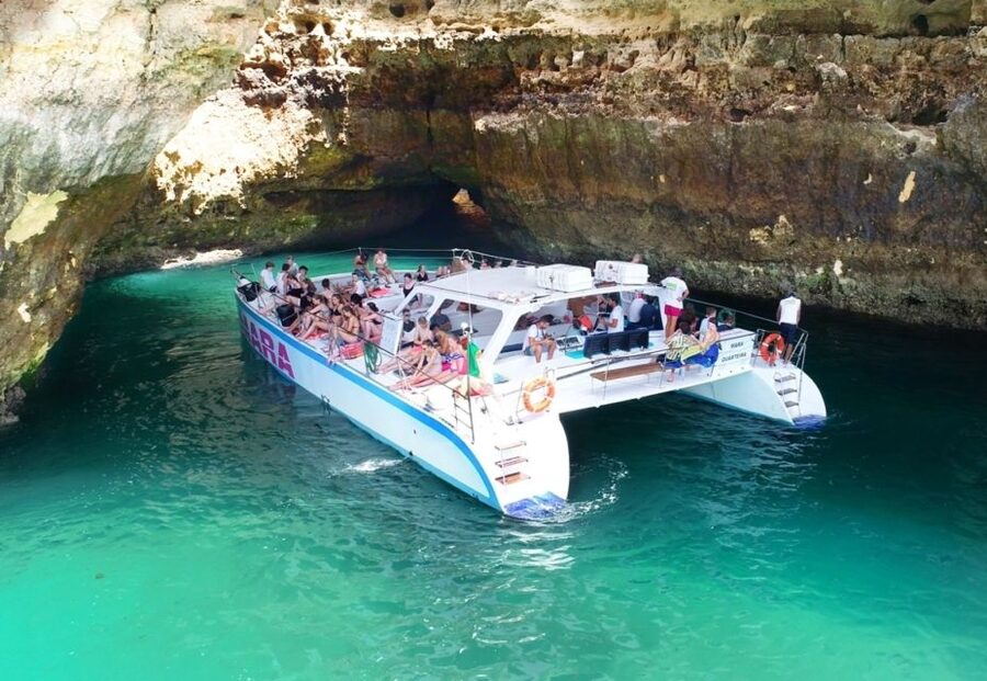 Albufeira: Caves and Coastline Catamaran Cruise to Benagil - The crew and the multilingual atmosphere