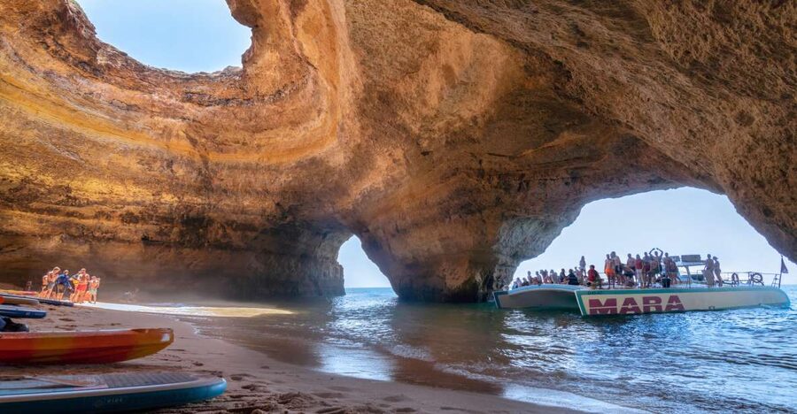 Albufeira: Caves and Coastline Catamaran Cruise to Benagil - São Rafael to Galé, the first coastal views