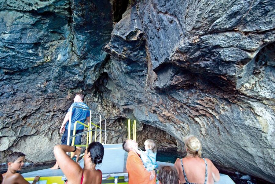 Alcudia: Caves & Coastline Boat Trip w/ Snorkelling - The opening ride and Alcúdia Bay pickups