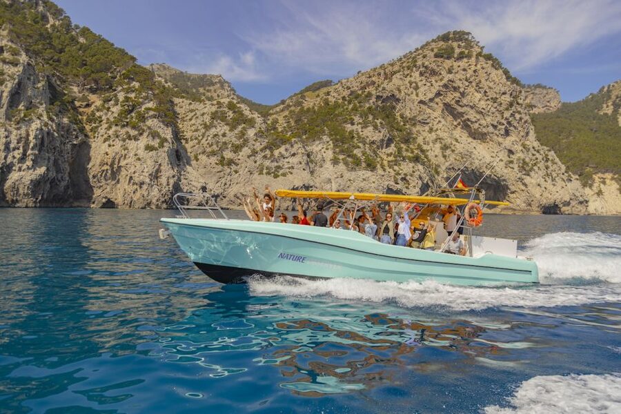 Alcudia: Pirate Cave, Parc Natural & Snorkel - Who should book this experience?