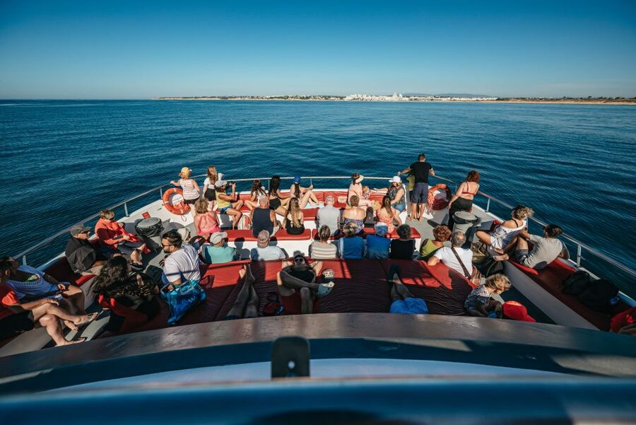 Algarve 3-Hour Caves and Coastline Boat Trip - Coastal Views Between Albufeira and Carvoeiro