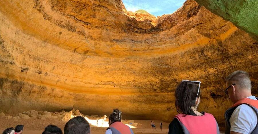 Algarve: Benagil Caves Open Speedboat Tour - The coastal cruise and dolphin search