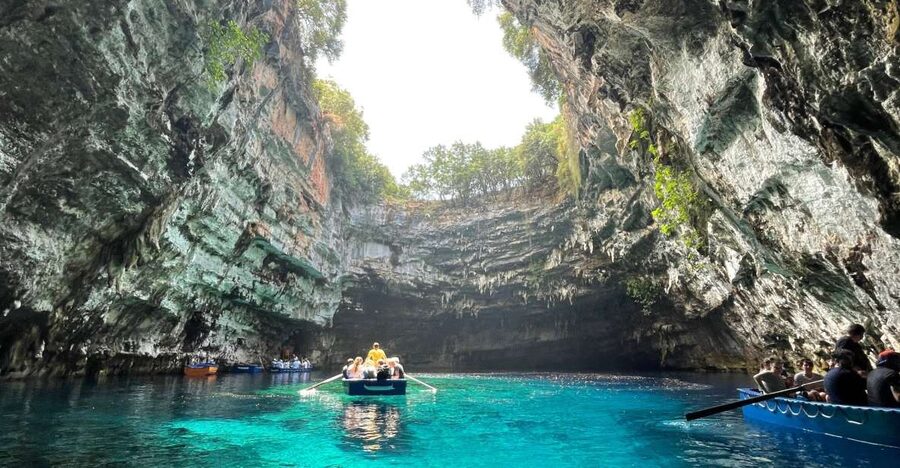 Argostoli: Melissani Lake, Drogarati Cave, and Myrtos Beach - A quick Kefalonia tour from Argostoli