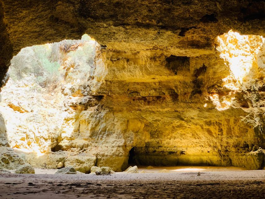 Armação de Pêra: Guided Boat Tour of Benagil's 15 Best Caves - The guides and the value of live commentary