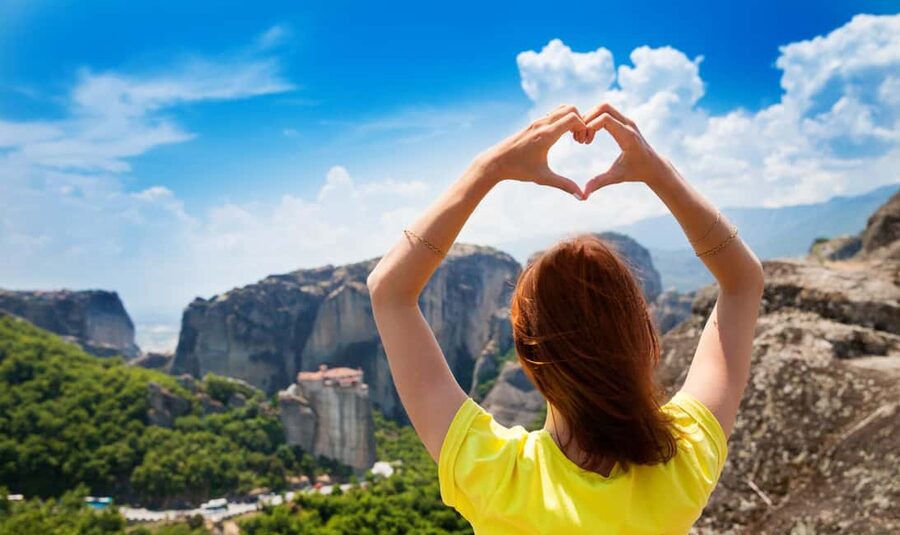 Athens: 2-Day Meteora Monasteries/Caves Tour and Hotel Stay - The 07:45 bus from Athens