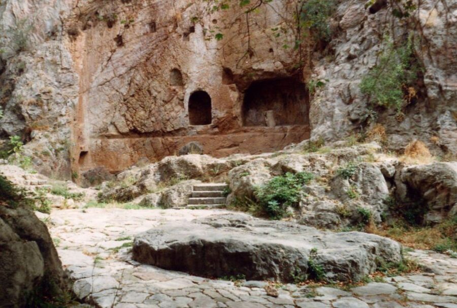 Athens: Delphi, Corycian Cave, and 300 Battlefield Day Trip - Six things to know before booking
