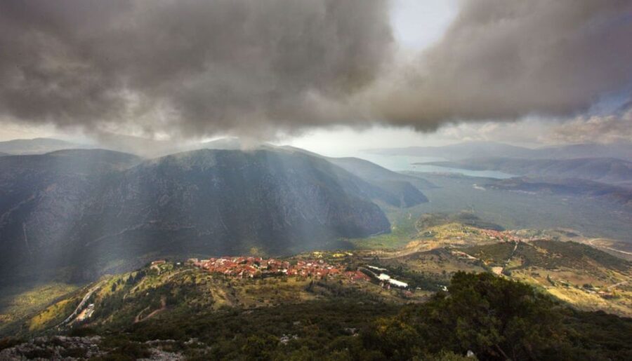 Athens: Delphi, Corycian Cave, and 300 Battlefield Day Trip - Thermopylae makes the 300 story more real