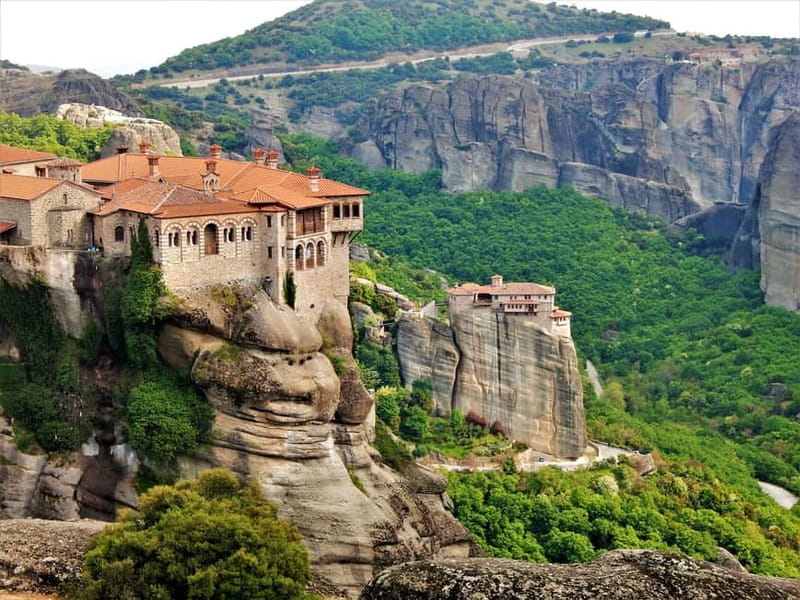 Athens: Guided Tour to Meteora Monasteries & Hermit Caves - The four-hour Meteora circuit