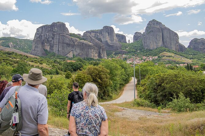 Athens: Meteora Monasteries, Caves & Coastal Stopovers with Lunch - Lunch in Kastraki before the monasteries