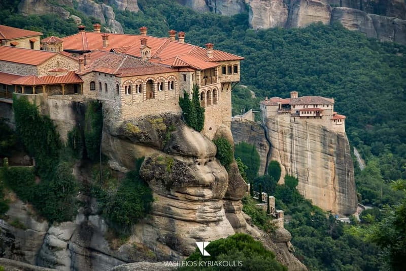 Athens: Meteora Monasteries Day Trip with Caves and Lunch - Why Meteora is worth giving up a full Athens day