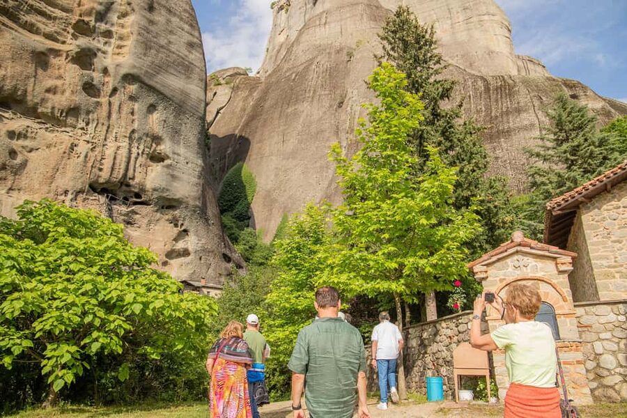 Athens: Meteora Monasteries, Hermit Caves & Seaside Escapes - Kamena Vourla makes the first rest stop worthwhile