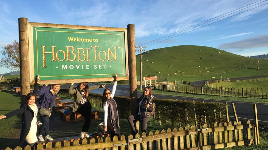 Auckland: Hobbiton & Waitomo Caves Small-Group Tour & Lunch - Should you book this Auckland day trip?