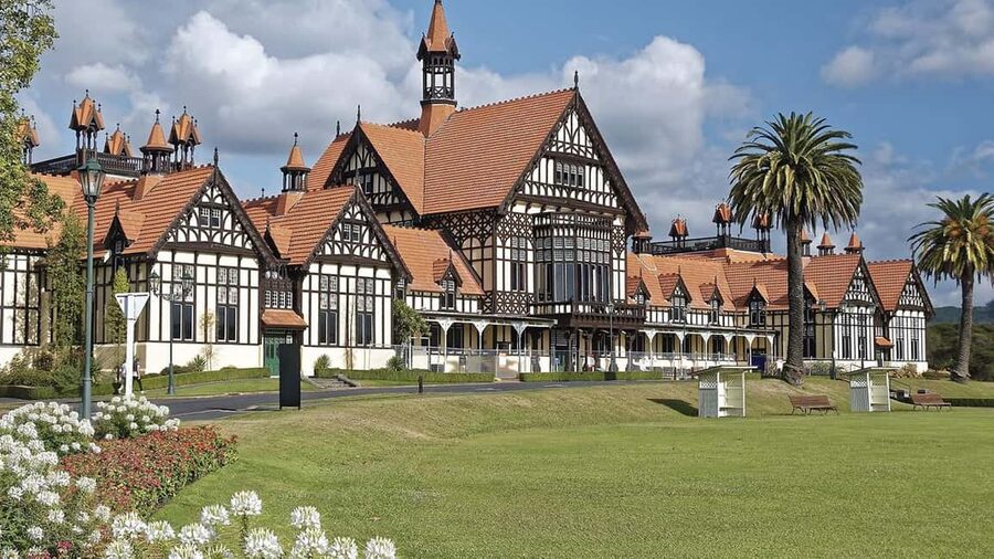 Auckland: One-Way Tour to Rotorua with Waitomo Caves - FAQ