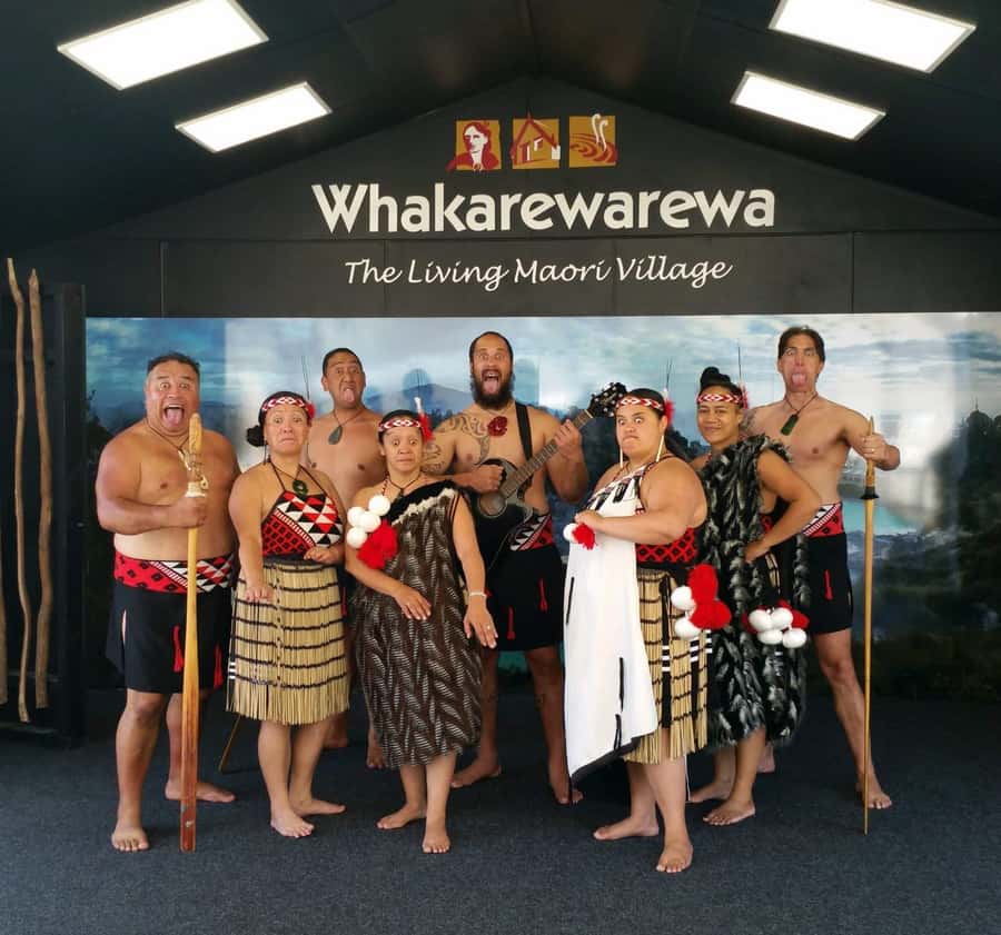 Auckland: Rotorua Māori Village & Waitomo Caves with Lunch - Key points at a glance
