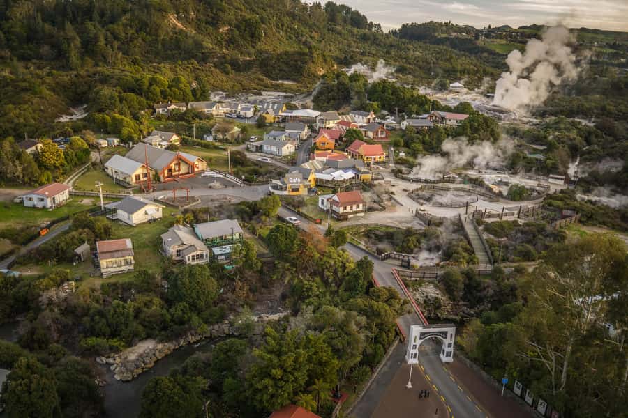 Auckland: Rotorua Māori Village & Waitomo Caves with Lunch - The long ride south from Auckland