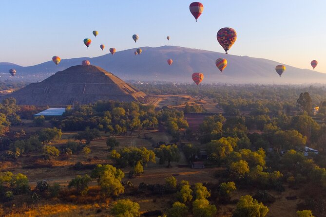 Balloon flight + pick up in CDMX + Breakfast in Cave + Teotihuacan - A dawn flight above Teotihuacan