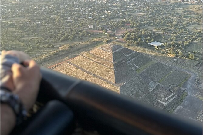 Balloon flight with breakfast in Cave and Pyramids tour from CDMX - Who will enjoy this day most