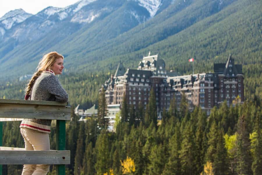 Banff: Lake Louise, Moraine Lake, Gondola, Cave & Basin Tour - Eighty minutes in Banff town