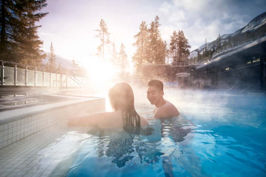 Banff: Lake Louise, Moraine Lake, Gondola, Cave & Basin Tour - Guides make the long day easier