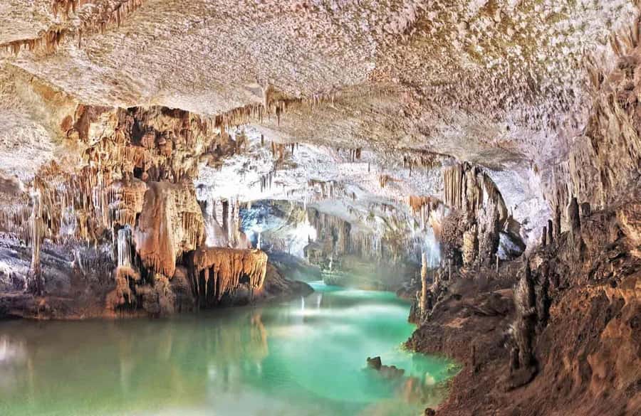 Beirut: Jeita Grotto, Harissa, Byblos group tour & Guide - Key points to know