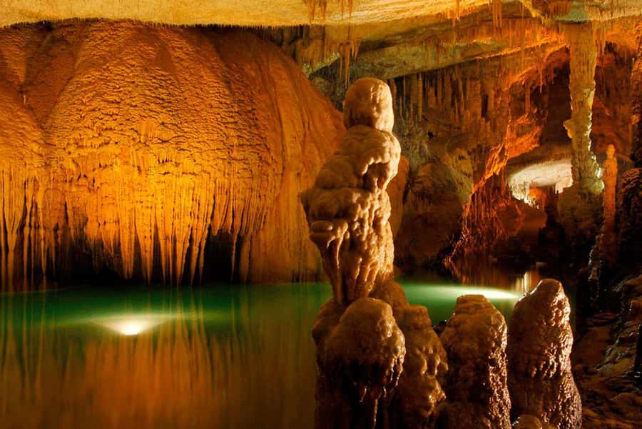 Beirut: Jeita Grotto, Harissa, Byblos group tour & Guide - Harissa and the cable car above Jounieh Bay