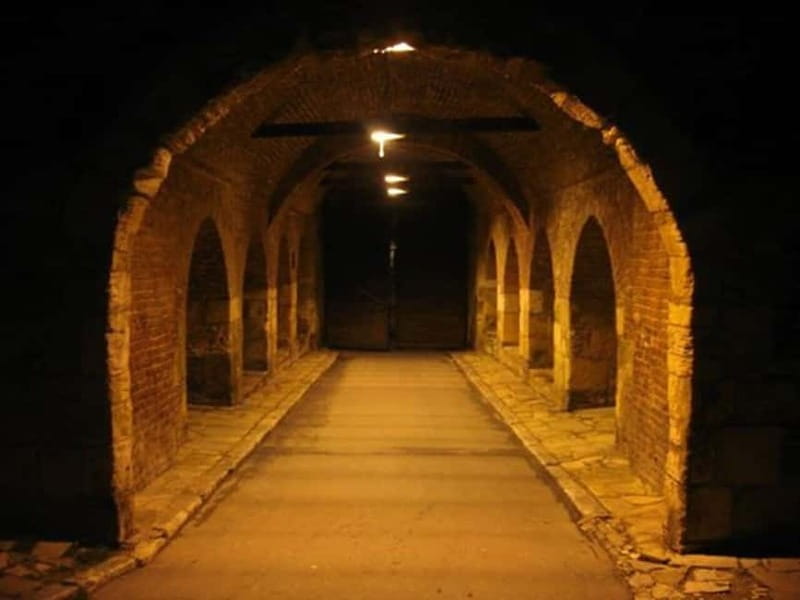 Belgrade: Underground Tour with Glass of Wine - The Roman Well and its Austrian origins