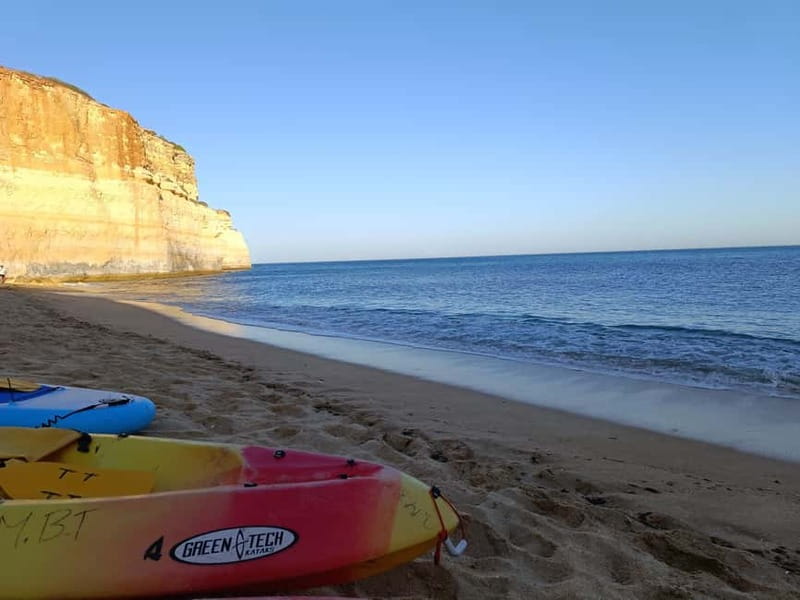 Benagil: Benagil Caves Guided Kayak Tour - Timing, crowds, and the launch process