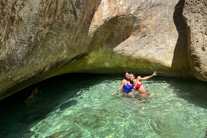 Blue Cave & Grama Bay Full Day Guided Boat Tour - Boat Comfort, Timing, and Communication