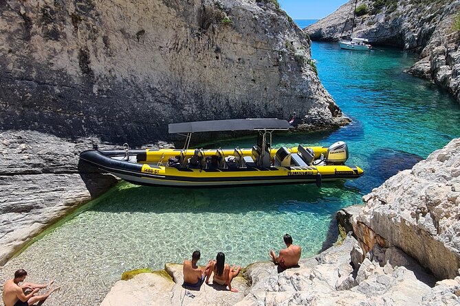 Blue cave & Hvar, 5 islands speed boat tour with unique boats from Split - Two and a half hours in Hvar Town