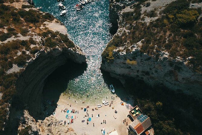 Blue Cave & Vis Island speedboat tour from Hvar - Lunch by the sea and the long afternoon pause