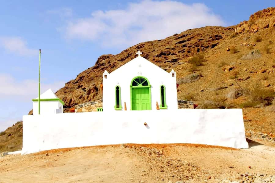 Boa Vista: Santa Monica, Dunes, Caves and Village 4x4 Tour - Finding the caves at Varandinha