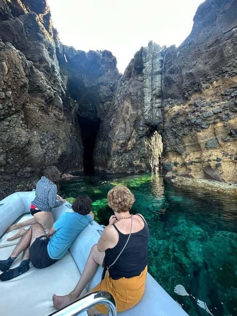 Boat Tour: Island hopping by dinghy with cave visits and snorkeling - Key points at a glance