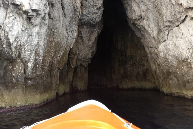 Boat tour of Ortigia Island and sea caves - Guides, captains, and the quality of the commentary