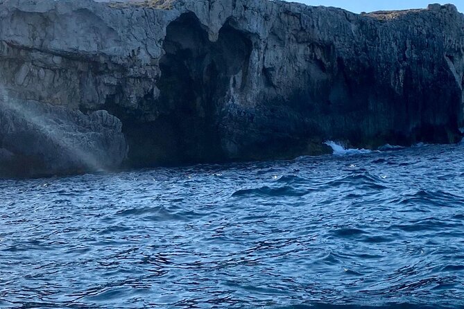 Boat tour of Ortigia Island and sea caves - Boat comfort, group size, and the ride itself