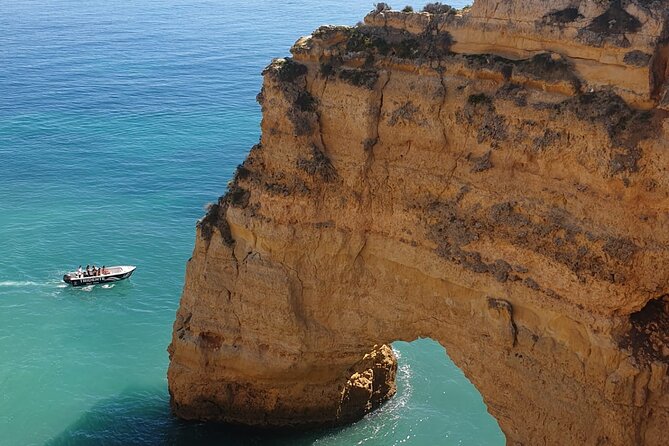 Boat Trip to the Benagil Caves from Armação de Pêra - The crew adds more than directions