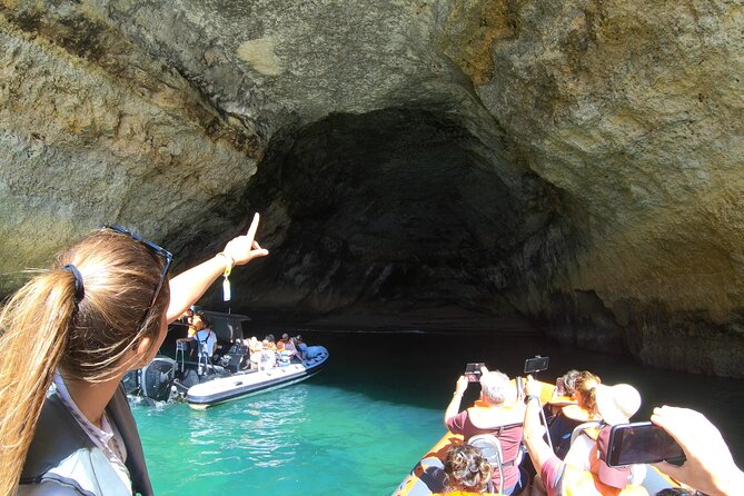 Boat trip to the caves of Benagil - Why the small group adds value