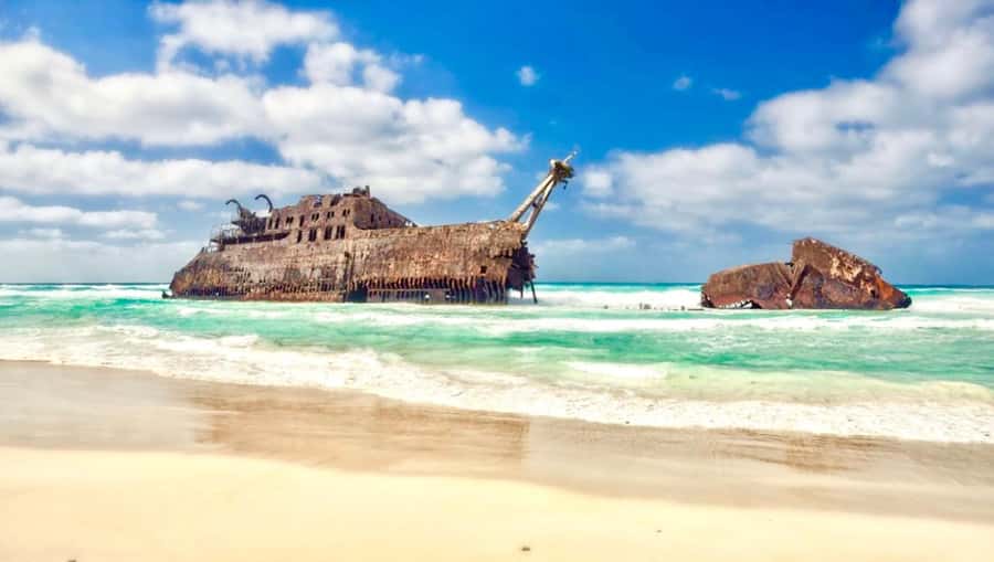 Boavista: 4x4 Island Tour, Santa Monica, Dune, Caves & Lunch - Sandboarding at Morro de Areia