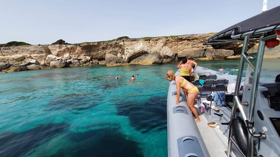 Bonifacio: Lavezzi Islands and Caves Guided Tour - Seeing Bonifacio Below the Ramparts