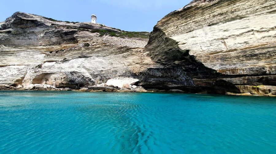 Bonifacio: Lavezzi Islands and Caves Guided Tour - Guides, Languages, and the Human Side of the Tour