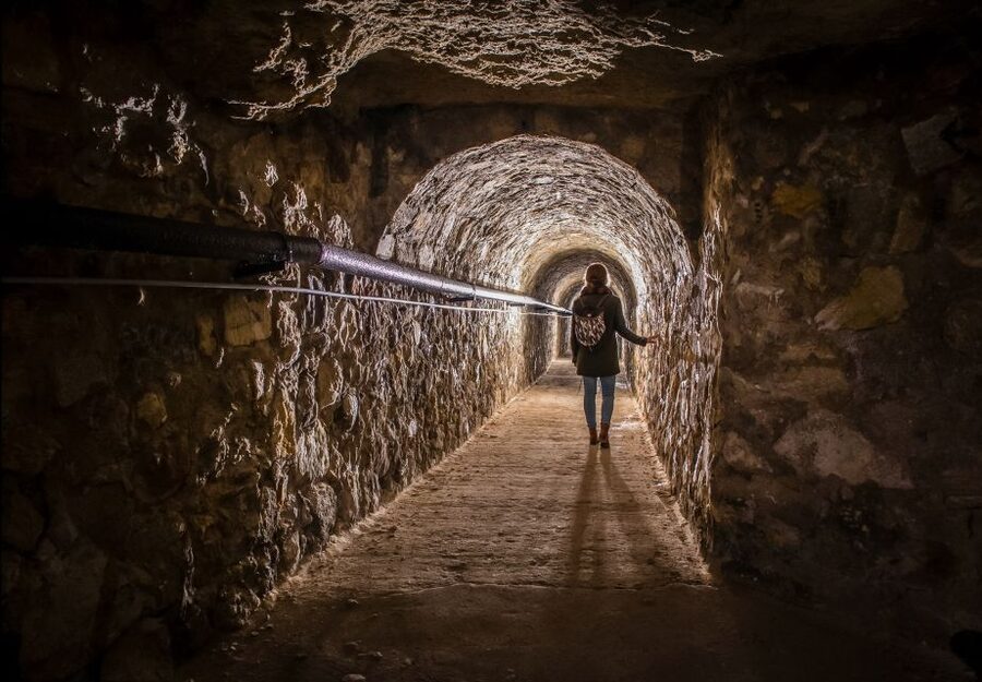 Budapest: Buda Castle Cave Tour - Meeting points and finding the entrance