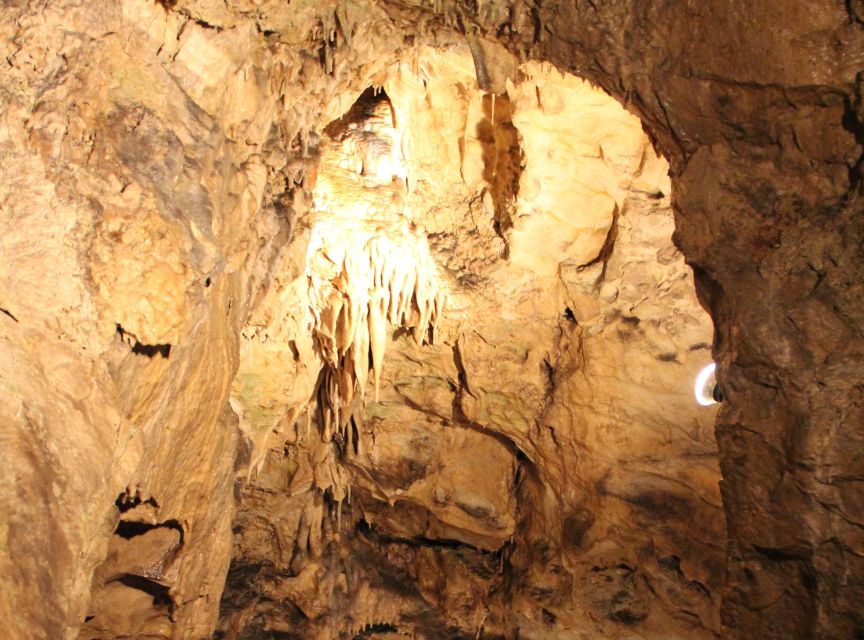 Budapest: Semlő-hegyi & Pál-völgyi Caves Guided Walking Tour - What the geological story adds