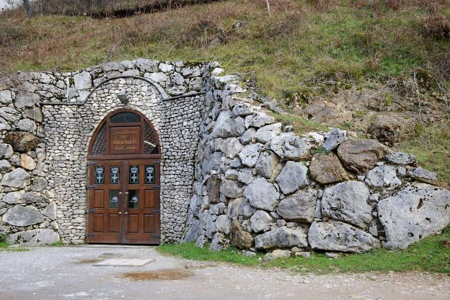 Bulnes: Excursion with funicular and Cabrales cheese cave in the Picos de Europa - What the Cabrales cheese cave adds
