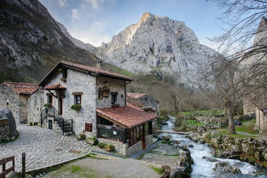 Bulnes: Excursion with funicular and Cabrales cheese cave in the Picos de Europa - Poncebos and the Cares Gorge