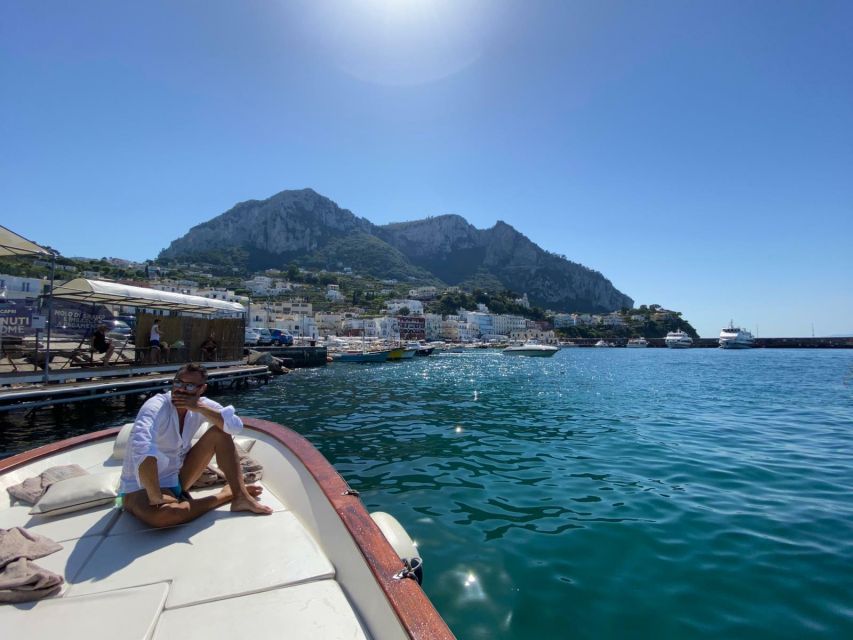 Capri: Island and Grottos Boat Cruise with Snacks and Drinks - The swimming stop: bring your suit