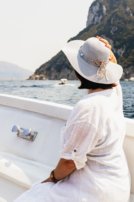 Capri: Island Boat Tour and Optional Blue Grotto Visit - Commentary, comfort, and sea conditions