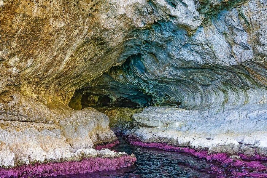 Capri: Island Boat Tour with Blue Grotto Stop - Commentary, boat comfort, and the group experience